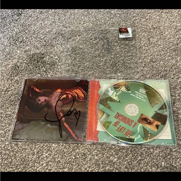 Taylor Swift Signed CD - Picture 2 of 4
